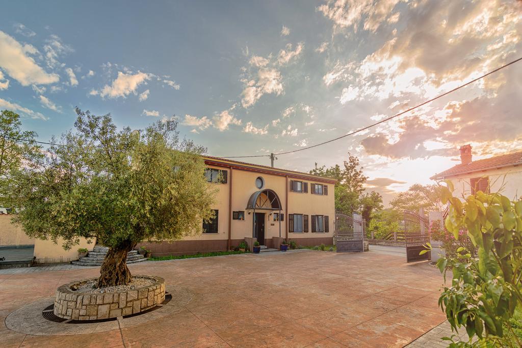 Hotel Stara šola - Oleander Resort Korte Exterior foto